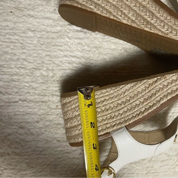 MICHAEL KORS LEATHER WHITE ESPADRILLE WEDGES THONGS SANDALS GOLD MK LOGO SZ9.5M - Picture 7 of 10